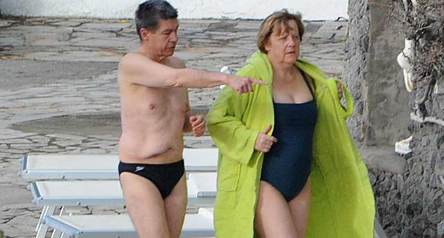 Merkel y su marido se han dado un bao en el balneario Afrodita en Ischia. | Reuters VEA LAS FOTOS