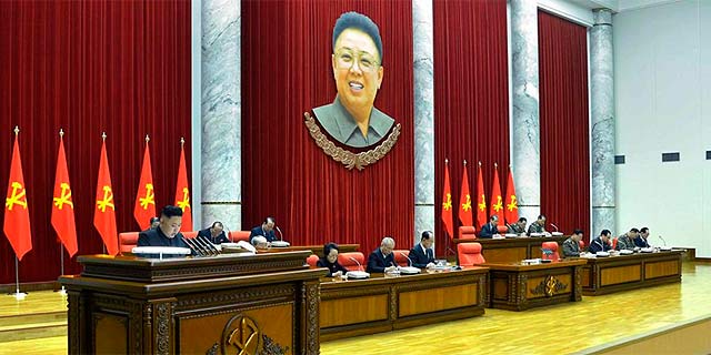 Kim Jong-un se dirige al comité del partido de los trabajadores de Corea del Norte. | Afp