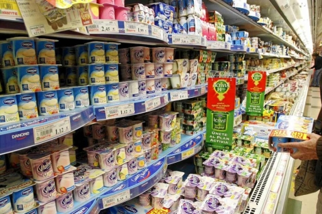 Yogures en un supermercado. | Sergio González