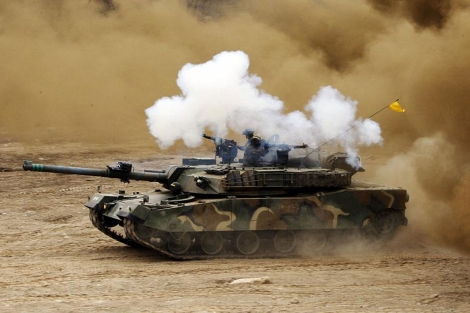 Un tanque surcoreano en plenas maniobras militares. | Efe