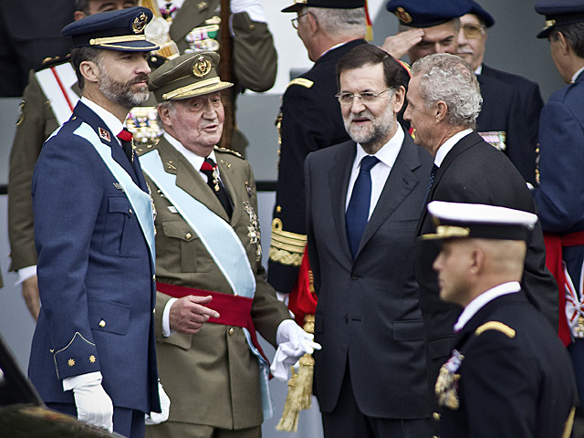 Mariano Rajoy junto al Rey, el Prncipe y el ministro de Defensa, Pedro Morens el 12 de octubre de 2012. | Alberto Di Lolli