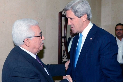 John Kerry se rene con Abu Mazen. | Efe