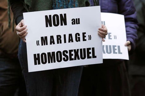 Una pancarta que muestra el rechazo al proyecto de ley sobre el matrimonio gay. | Afp