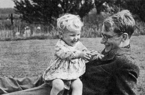 Imagen de Francis Crick con su hijo Michael. | Christie's