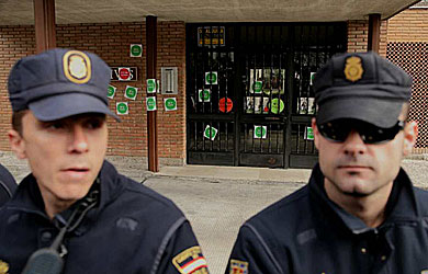 Cordn policial frente a la casa de la diputada del PP. | Gonzalo Arroyo