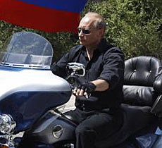 Vladimir Putin, en moto. | Afp