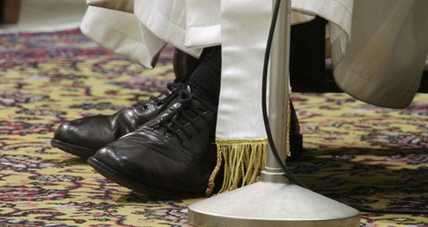 Los zapatos del Papa.| Reuters