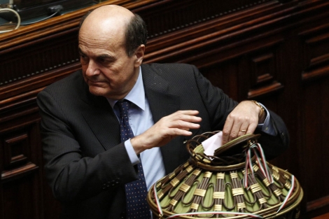 Pier Luigi Bersani durante las votaciones para elegir presidente.| Reuters