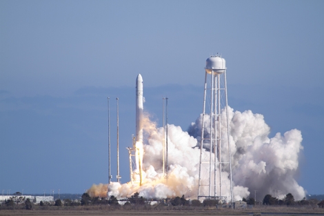 El cohete Antares despegando desde la base de Virginia (EEUU). | NASA
