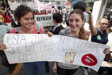 Una de las pancartas en la manifestacin celebrada en Sevilla. | Conchitina