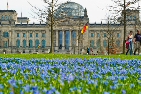 Los jardínes del Reichstag, en Berlín, en esta primavera. | Afp