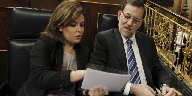 Mariano Rajoy y Soraya Senz de Santamara en el Congreso de los Diputados. | Alberto Cullar