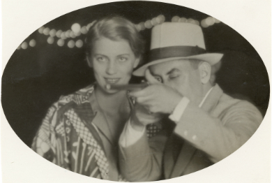 Lee Miller y Man Ray en la galera de tiro de Pars (1930). |  Lee Miller Archives, Inglaterra 2013. Todos los derechos reservados.