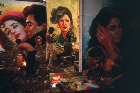 Pintores de Bollywood trabajando en carteles promocionales | Magnum /Contacto
