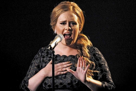 Adele, durante la ceremonia de los premios MTV. | Reuters