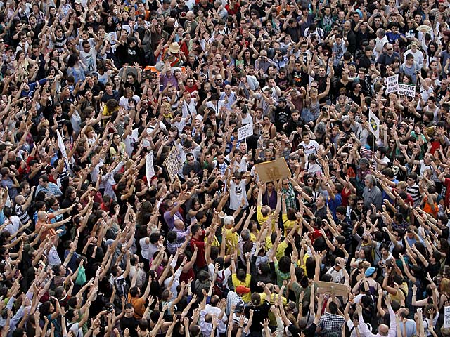 Indignados en una de las concentraciones masivas en la Puerta de Sol de Madrid en mayo de 2011. | Alberto Di Lolli