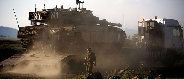 Un blindado israel toma posiciones en los Altos del Goln. | Afp