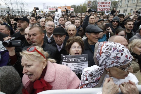 Miles de rusos se manifiestan frente al Kremlin en Mosc. | Reuters