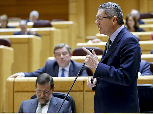 El ministro de Justicia, Alberto Ruiz- Gallardn , durante su intervencin en la sesin de control al Gobierno esta tarde. | J.Martn/ Efe