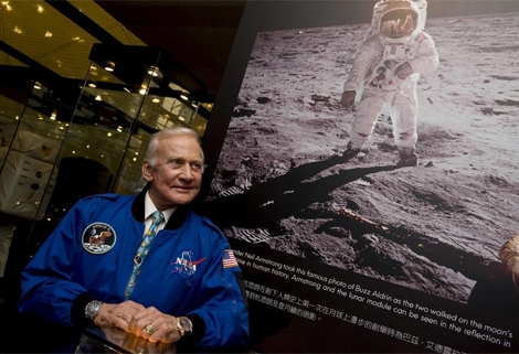 Buzz Aldrin en una exposicin sobre el viaje a la Luna. | Xinhua