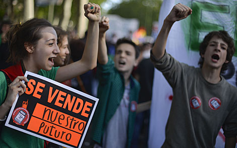 Jóvenes manifestantes en la protesta de Madrid. | Pedro Armestre / Afp