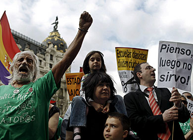 Manifestantes en Madrid cerca del Ministerio. | Alberto Di Lolli | MS FOTOS