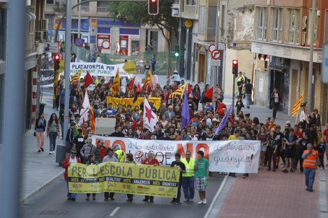 Miles de personas protestan en Castellón contra los recortes y la ...