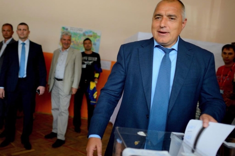 Boyko Borisov en el momento de votar.| Efe