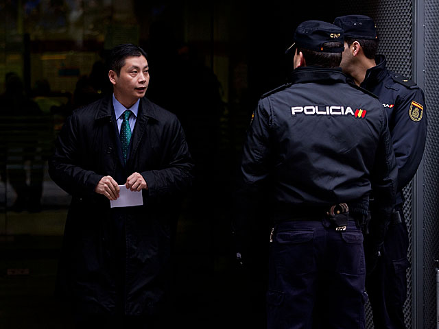 El empresario y cabecilla de la trama china, Gao Ping, acudiendo a firmar en marzo ante la Audiencia Nacional. | Gonzalo Arroyo