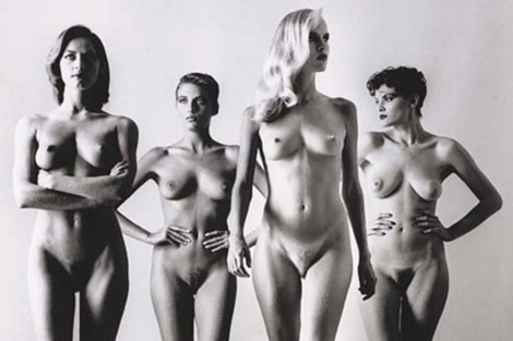 'Sie Kommen (Naked)', fotografía realizada por Newton en París en 1981.