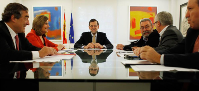 Rajoy, reunido con los agentes sociales. | Reuters