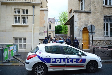 La polica francesa, a las puertas de la escuela infantil del suceso en Pars. | Afp