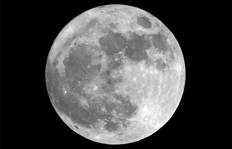 Imagen de la Luna durante su perigeo, el momento en el que est ms prxima a la Tierra. | Efe