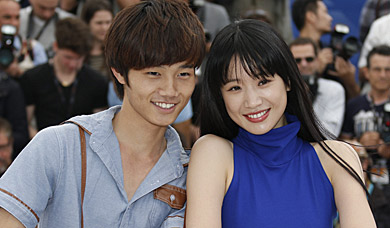 Dos de los actores de 'Tian zhu ding' (Un toque de pecado), en Cannes. | Efe