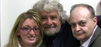 Grillo (centro), con miembros de Democracia Real Ya en Roma.