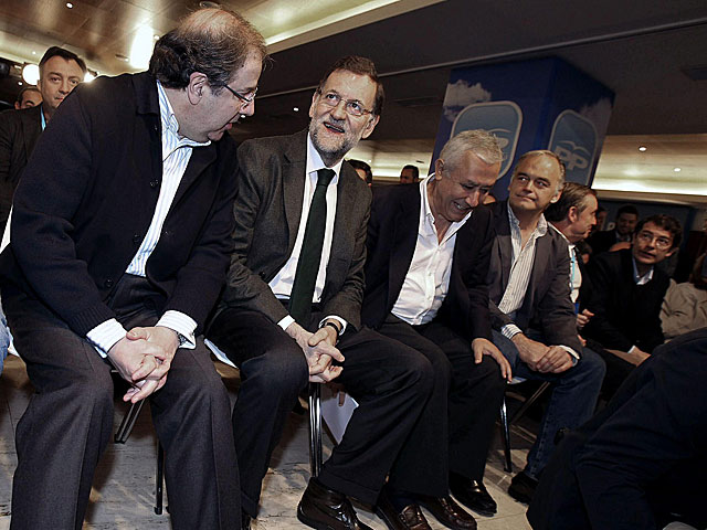 Rajoy y Herrera charlan en la Interparlamentaria de Salamanca. | J. M. Garca / Efe