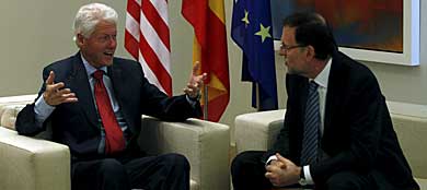 Mariano Rajoy, con Bill Clinton, en La Moncloa. | Foto: Javier Barbancho.