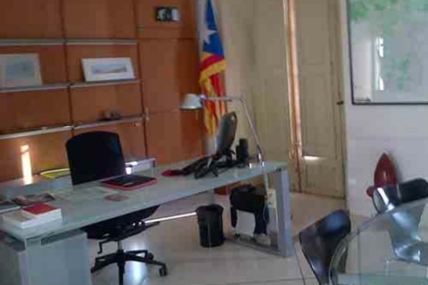 'Estelada' en el despacho oficial de Francina Vila, miembro del gobierno de BCN.