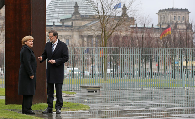 Merkel con Rajoy en una reunin en febrero. | Diego Crespo