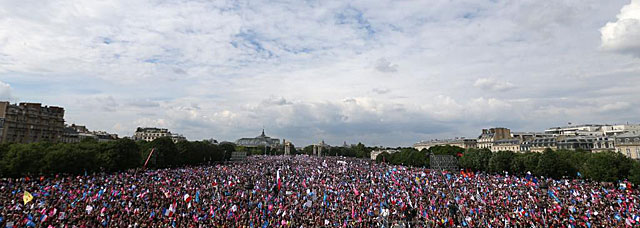 Imagen panorámica de la manifestación contraria al matrimonio gay en París. | Afp