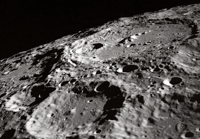 Neckham creía que las manchas lunares eran consecuencia del pecado original. En la imagen, superficie de la Luna. | NASA.