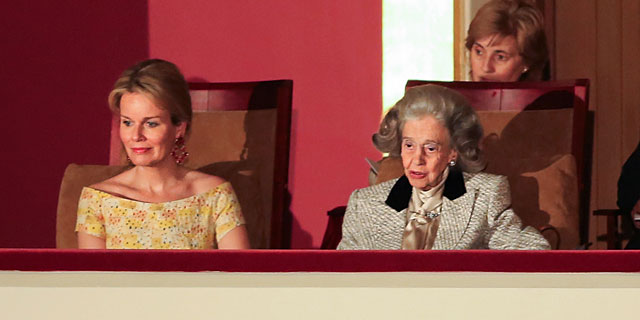 La reina Fabiola y la princesa Matilde, este jueves en un concierto. | AFP