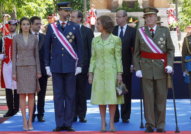 Los Reyes, Juan Carlos y Sofa, acompaados por los Prncipes de Asturias, Felipe y Letizia. | Kote Rodrigo / Efe
