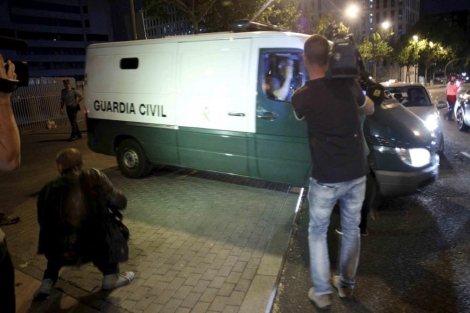 La Guardia Civil traslada a Blesa a Soto del Real. | Javier Barbancho