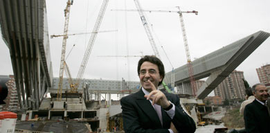 Calatrava, en una visita a las obras en Oviedo, en 2006. | Eloy Alonso