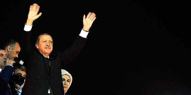 Erdogan saluda a sus partidarios. | Afp