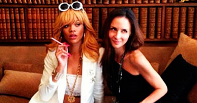 Rihanna junto a Laetitia Crahay. | Instagram