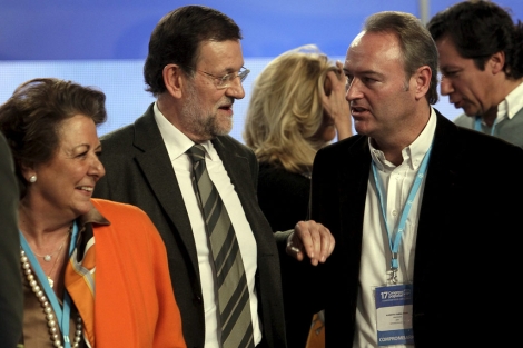 Mariano Rajoy, entre Barberá y Fabra, en un congreso del PP.
