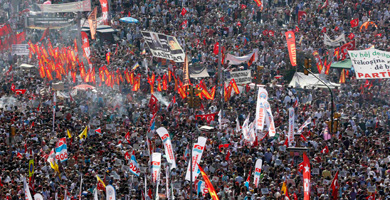 La plaza Taksim, abarrotada de manifestantes.| Reuters