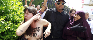 Una de las activistas, tras ser detenidas.| Reuters